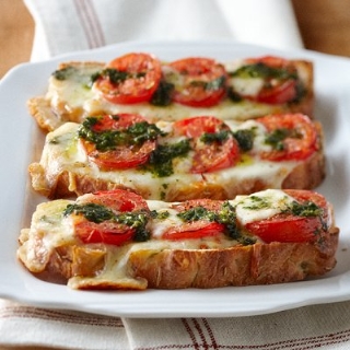 Caprese toast