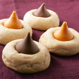 Easy Cookies with a Kiss