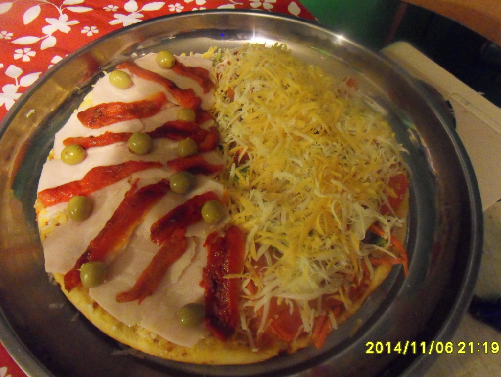 Veggie and Cold Cut Deluxe Pizza