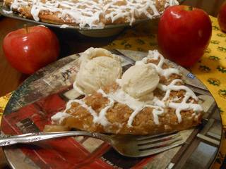 Apple dessert pizza