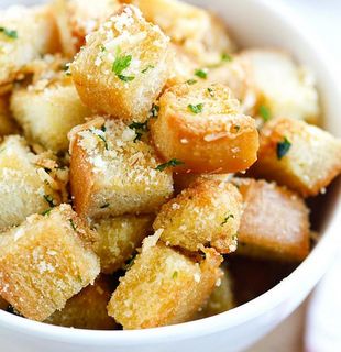 Easy Garlic Croutons