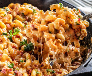 Bacon Buffalo Chicken Mac and Cheese