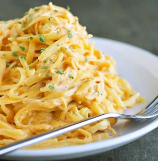 Easy Crock Pot Buffalo Chicken Pasta