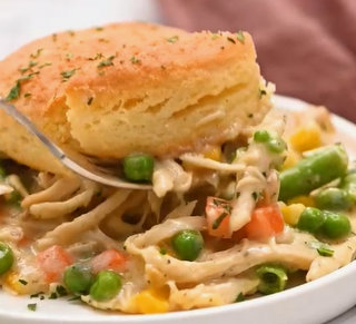 Chicken Pot Pie Biscuit Casserole